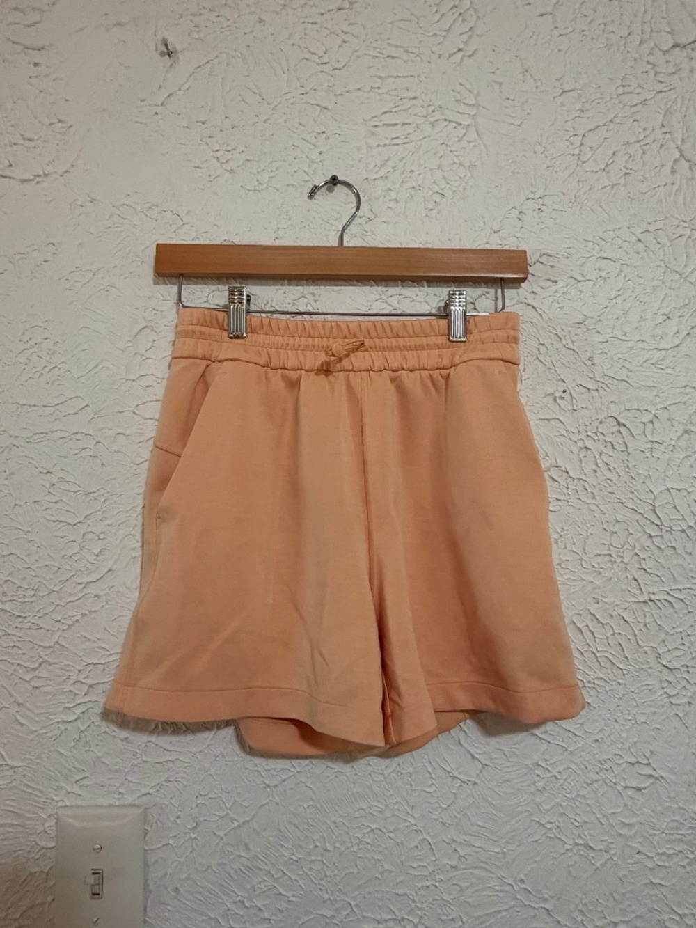 Lululemon Orange Shorts Size 4 Drawstring Waist Pockets